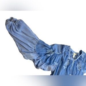 John Mark Blue Embroidered Floral Tiered Sleeve Blouse with Cami Size Medium